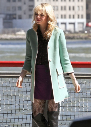 Illustration for article titled Gwen Stacy is wearing a major spoiler on the Spider-Man 2 set